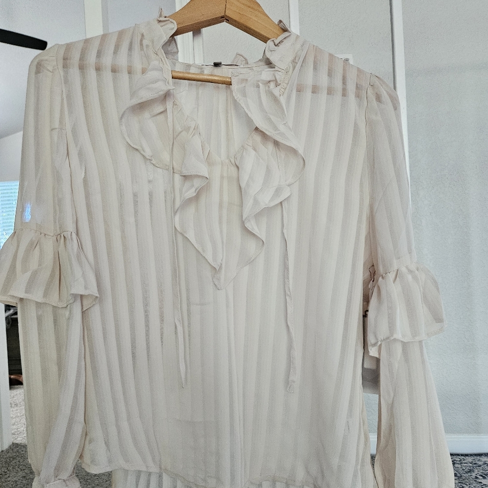 NEW Pretty and sophisticated, professional yet sexy blouse.